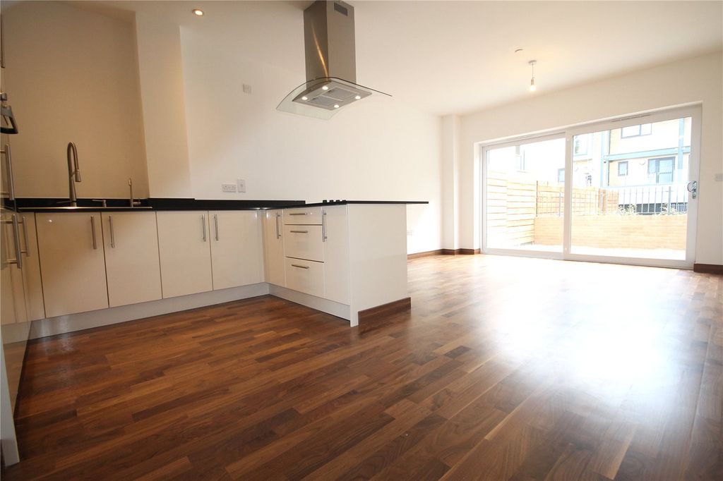 Property photo 3 of 7 Living/Kitchen