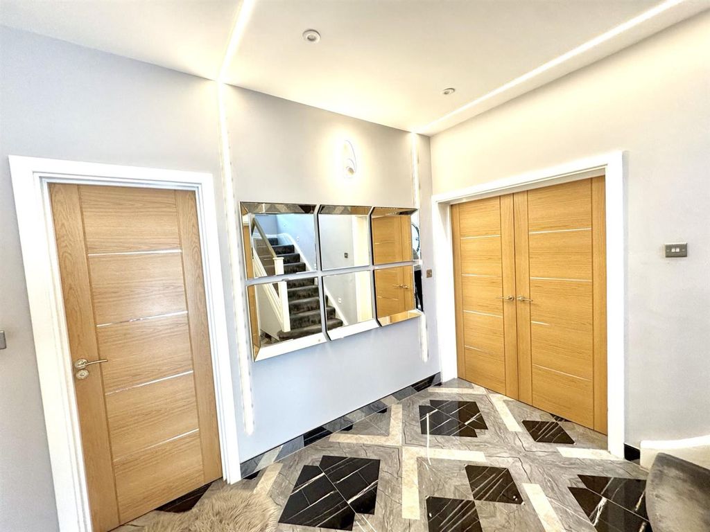 Additional image 5 of 5 bed semi-detached house for saleCheyne Walk, Croydon CR0