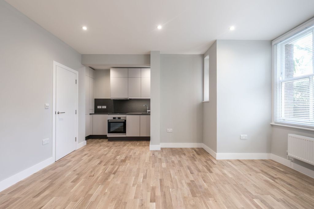 Property photo 1 of 11 Kitchen