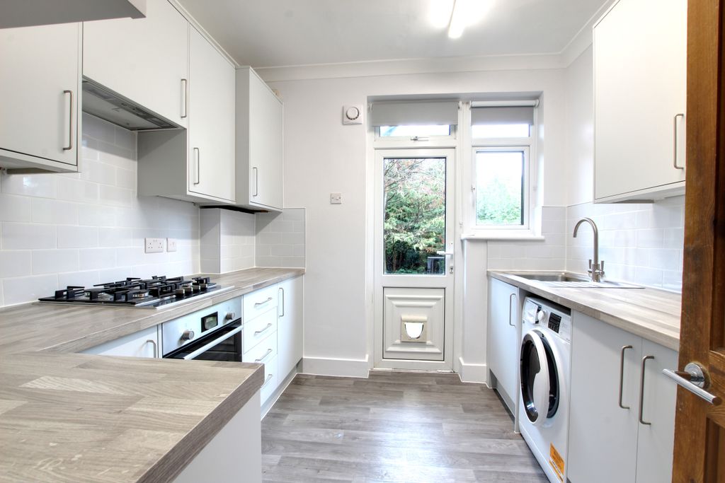 Property photo 2 of 10 2 Kitchen.Jpg
