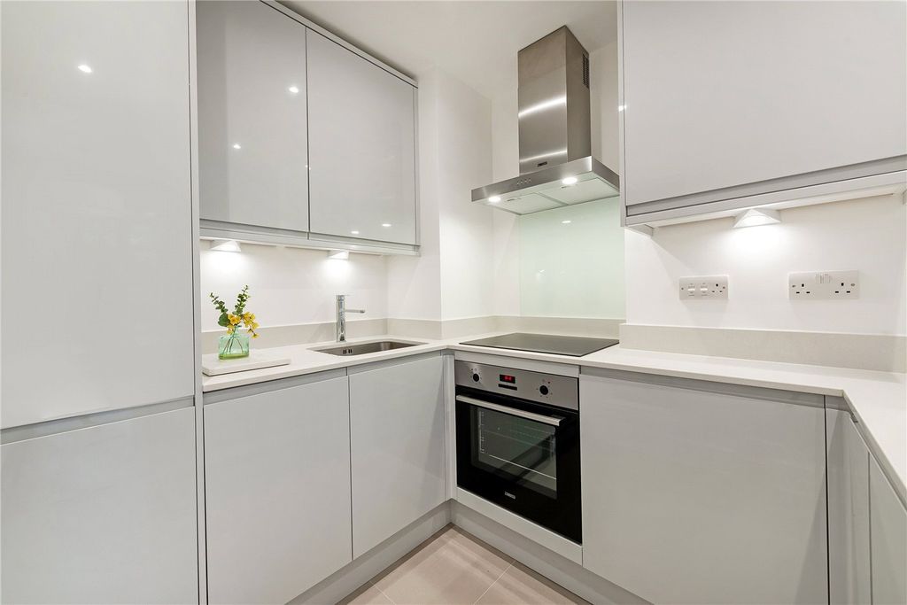 Property photo 3 of 8 Picture No. 14