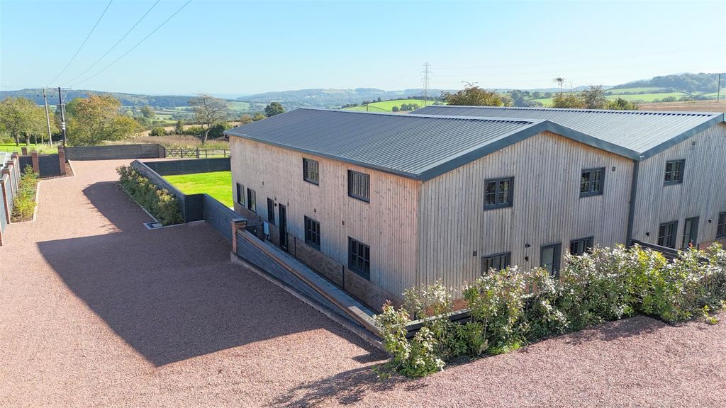 Property photo 1 of 31 Dji_Fly_20241003_110454_0052_1727983811481_Photo.J