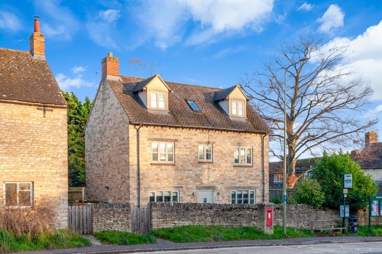 Property photo 1 of 9 240388