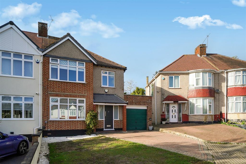 Property photo 1 of 15 42 St. Andrews Avenue Wembley Ha0 2Qd - 012.Jpg