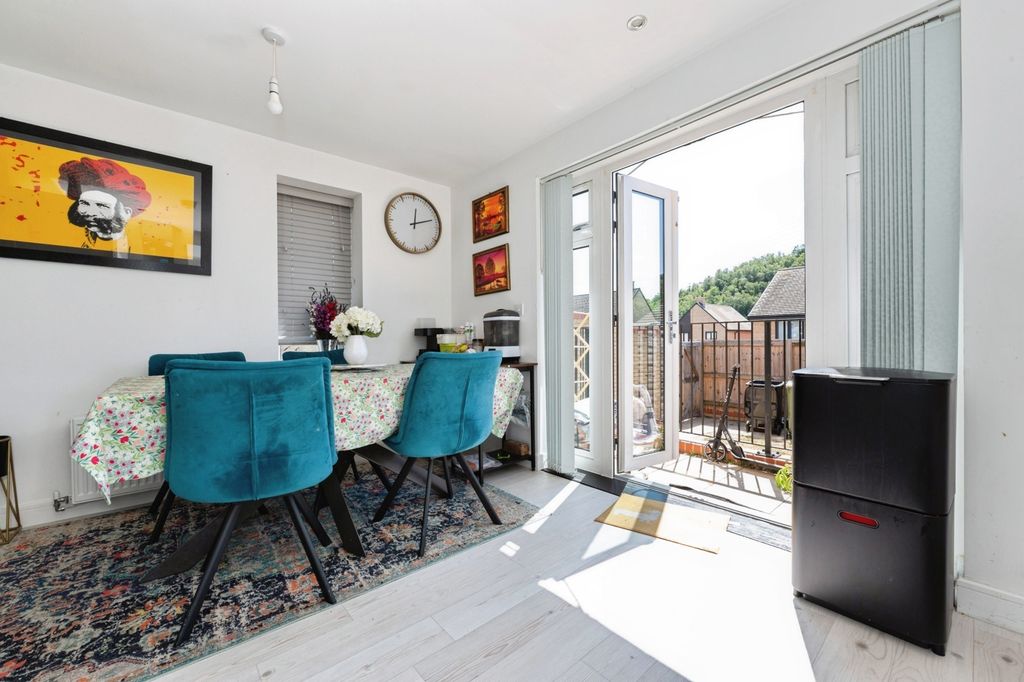 Property photo 3 of 16 Pbox-Img.Jpg