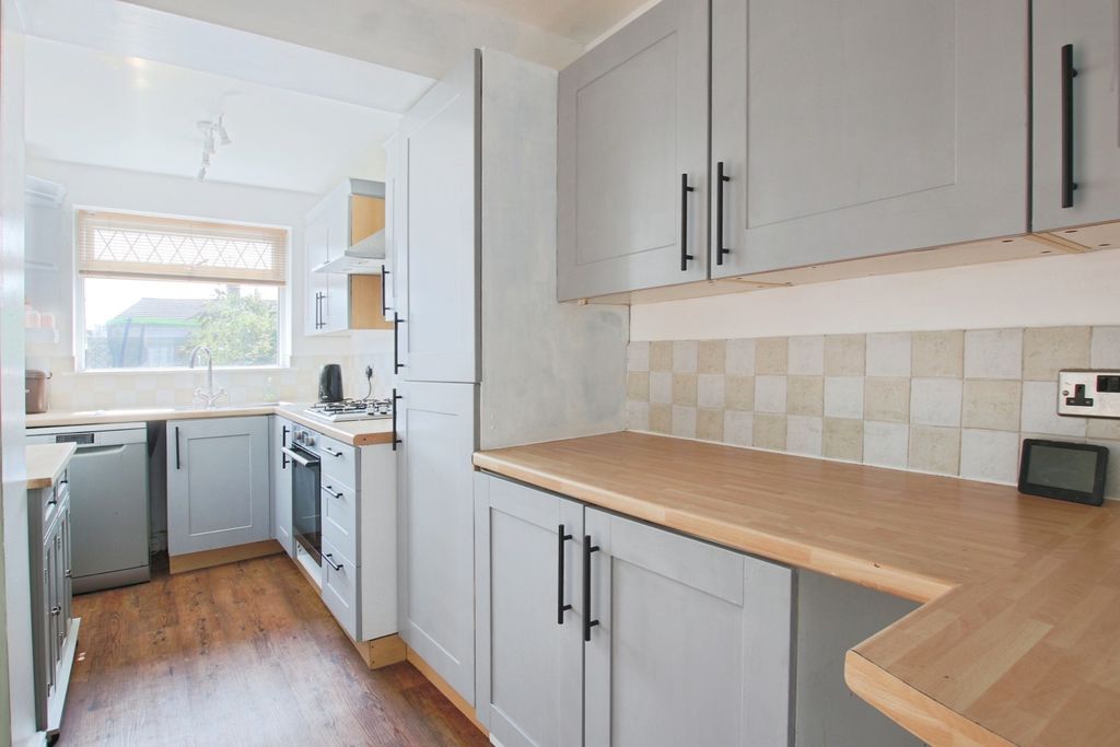 Property photo 2 of 18 4353215