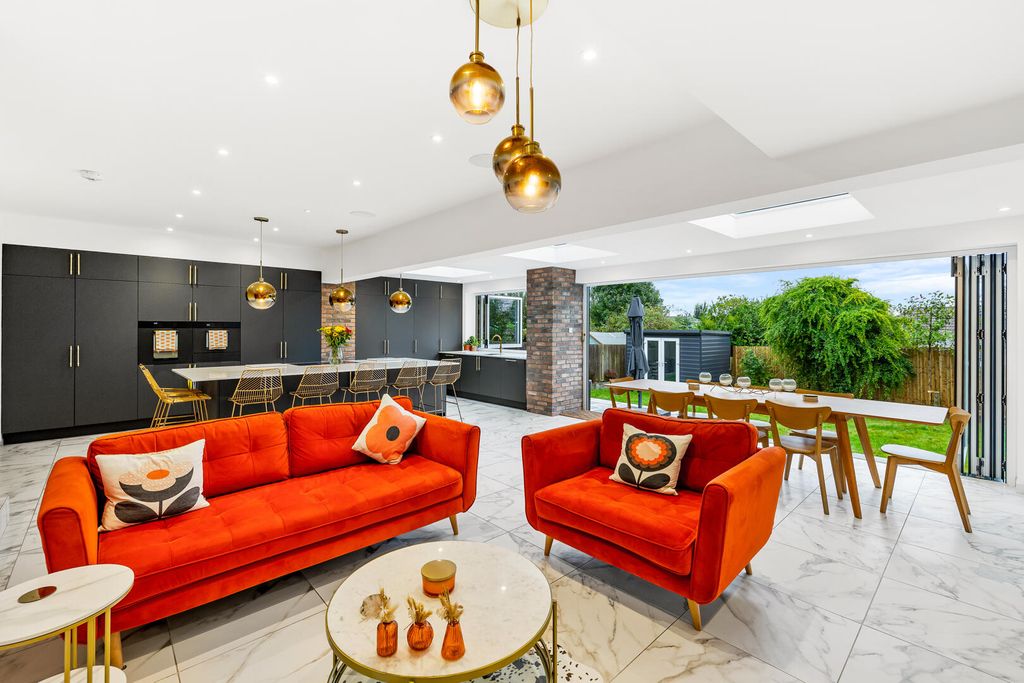 Property photo 1 of 17 Living Room