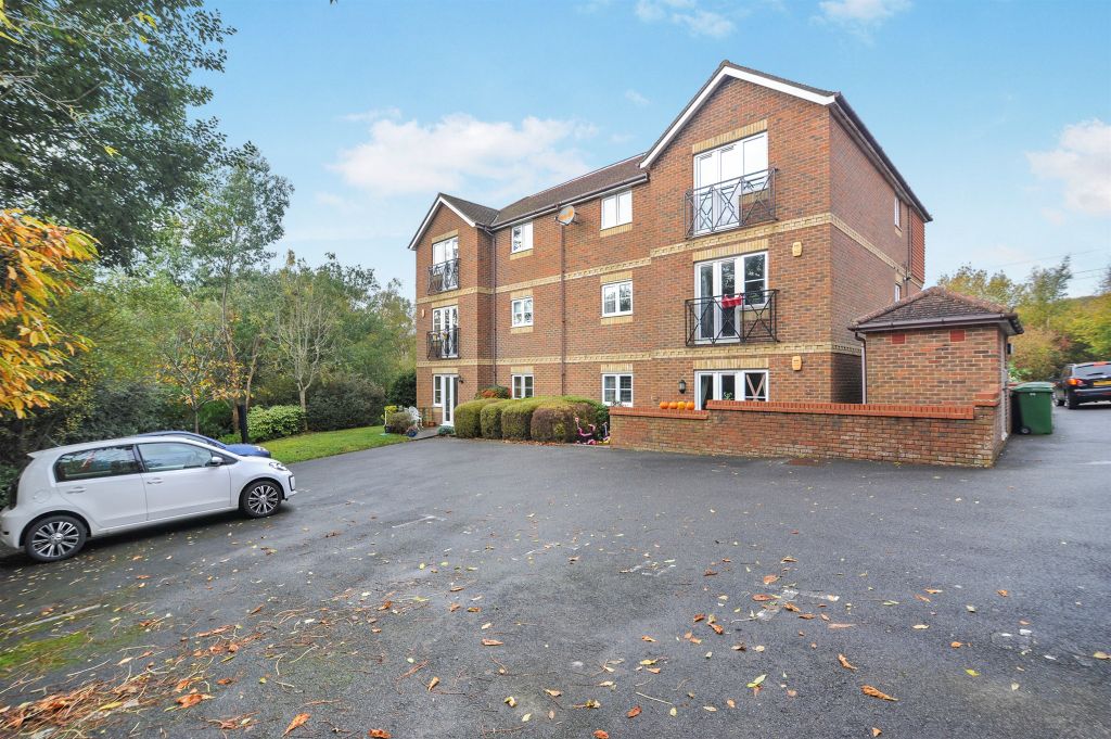 2 bed flat for saleCooden Ledge, St. Leonards-On-Sea TN38