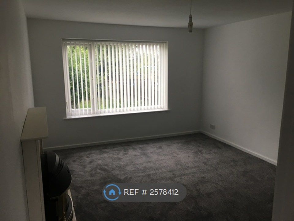 Property photo 1 of 9 Living Room