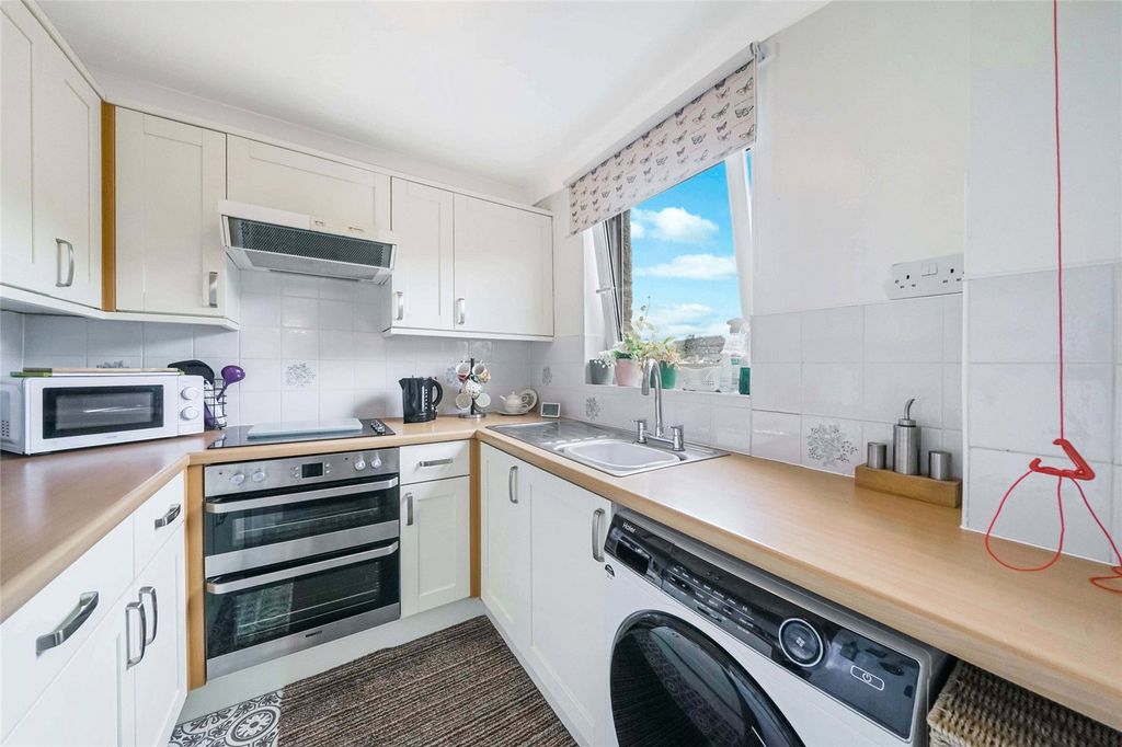 Property photo 3 of 20 Kitchen