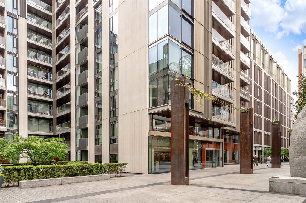 Property photo 1 of 28 Building Entrance