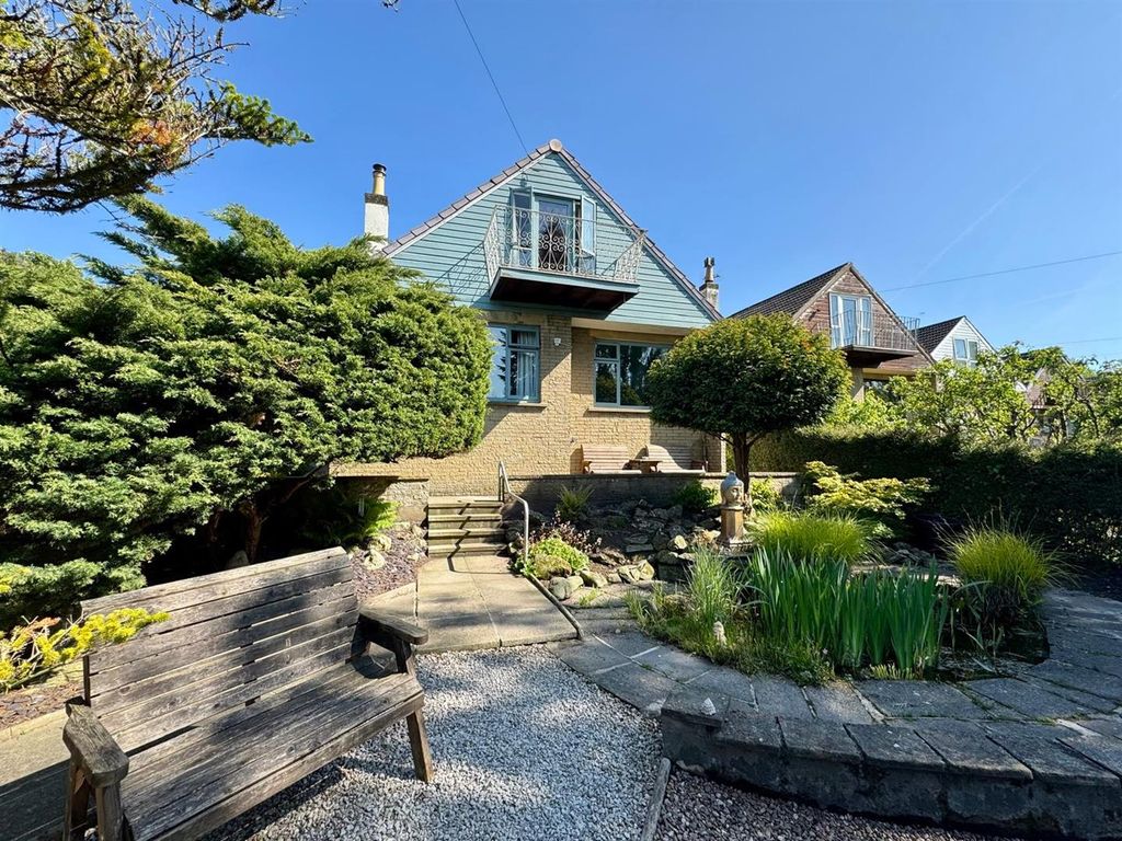 Property photo 1 of 32