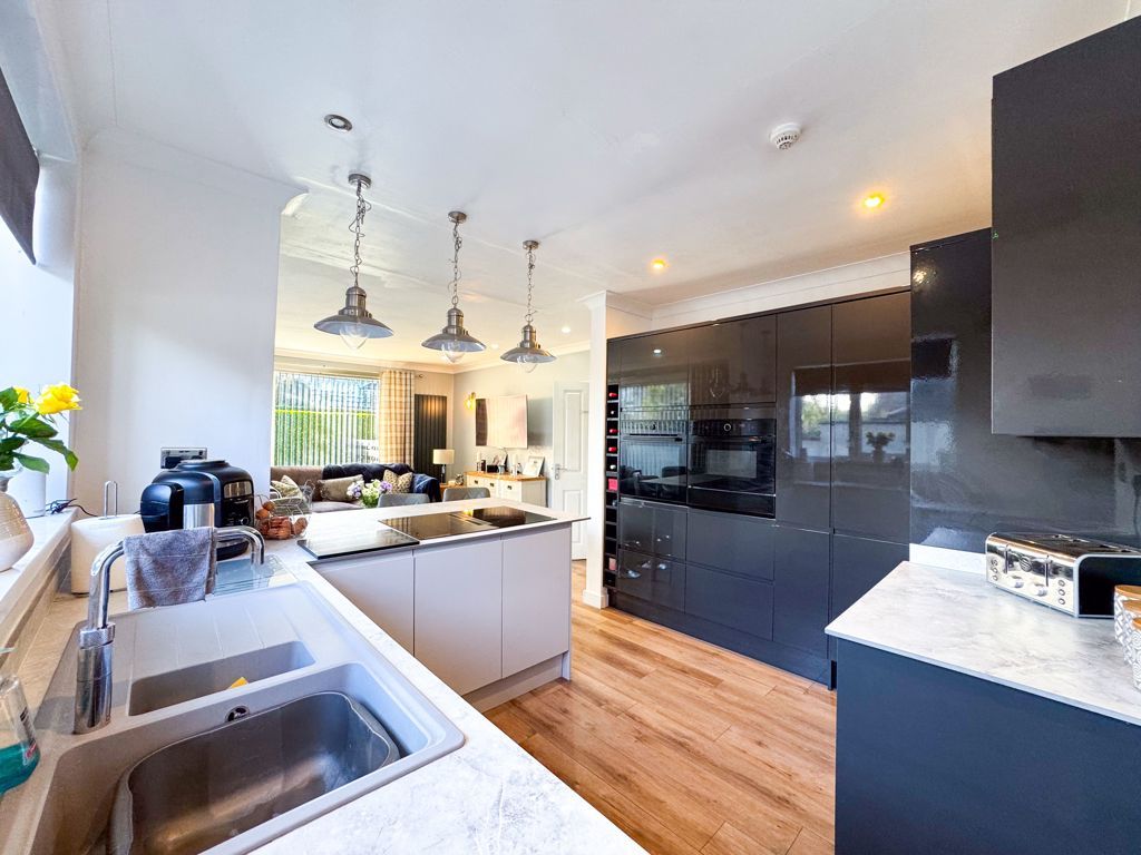 Property photo 3 of 19 Photo 11