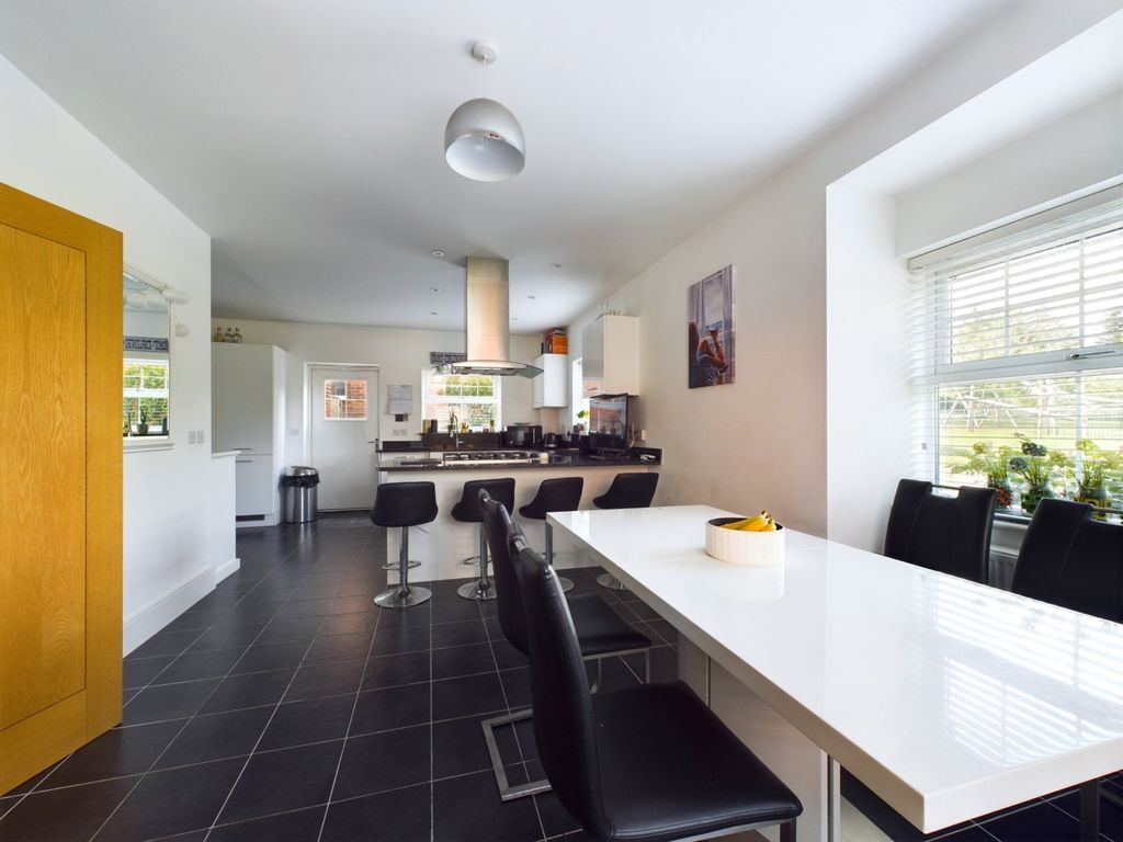 Property photo 3 of 21 30003363-Hr-3