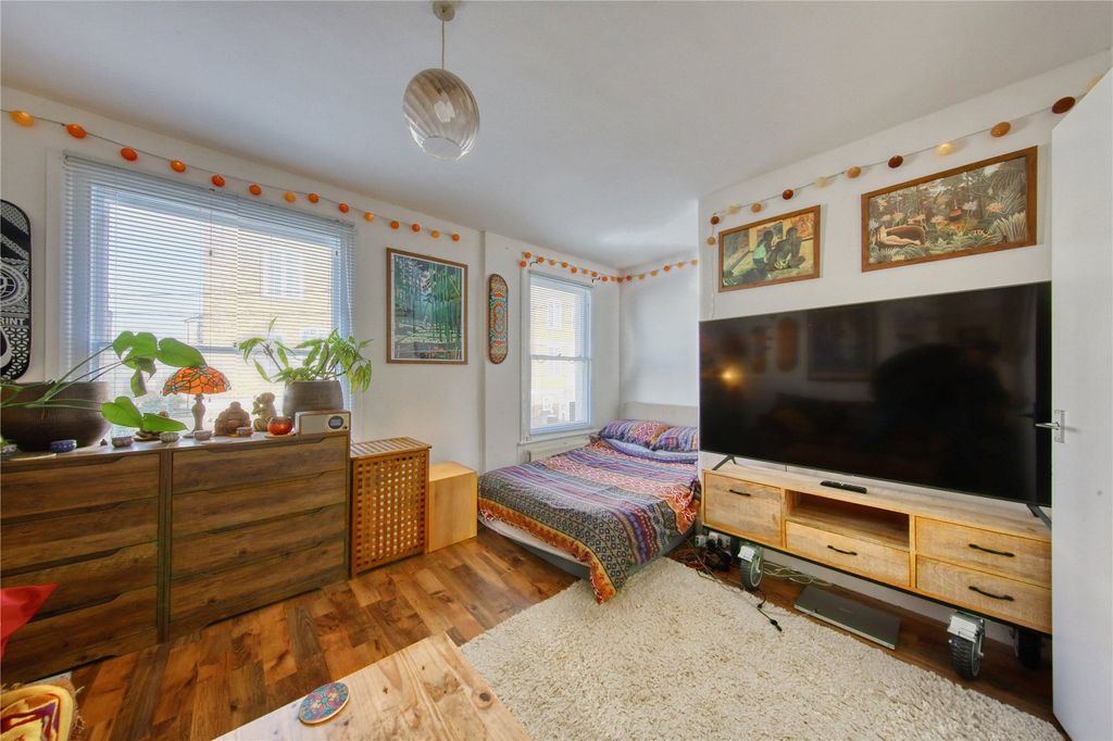 Property photo 2 of 6 Picture No. 09