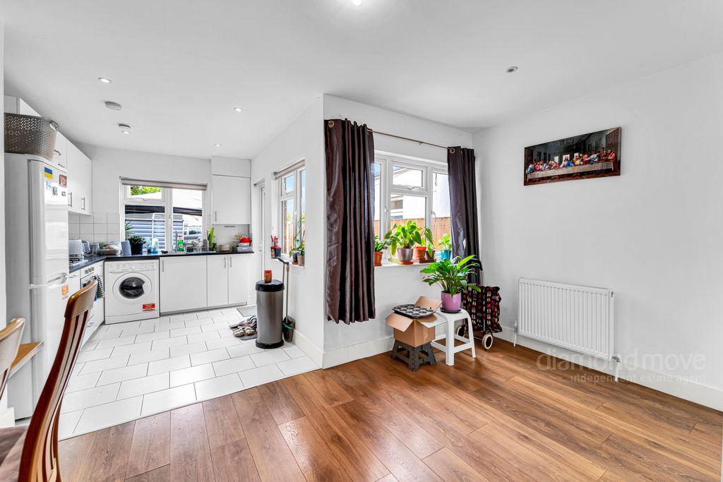 Property photo 3 of 14 Photo 9