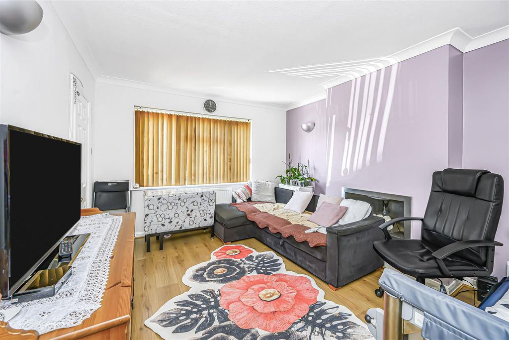 Property photo 2 of 15 73 St Anthony’S Avenue-15.Jpg