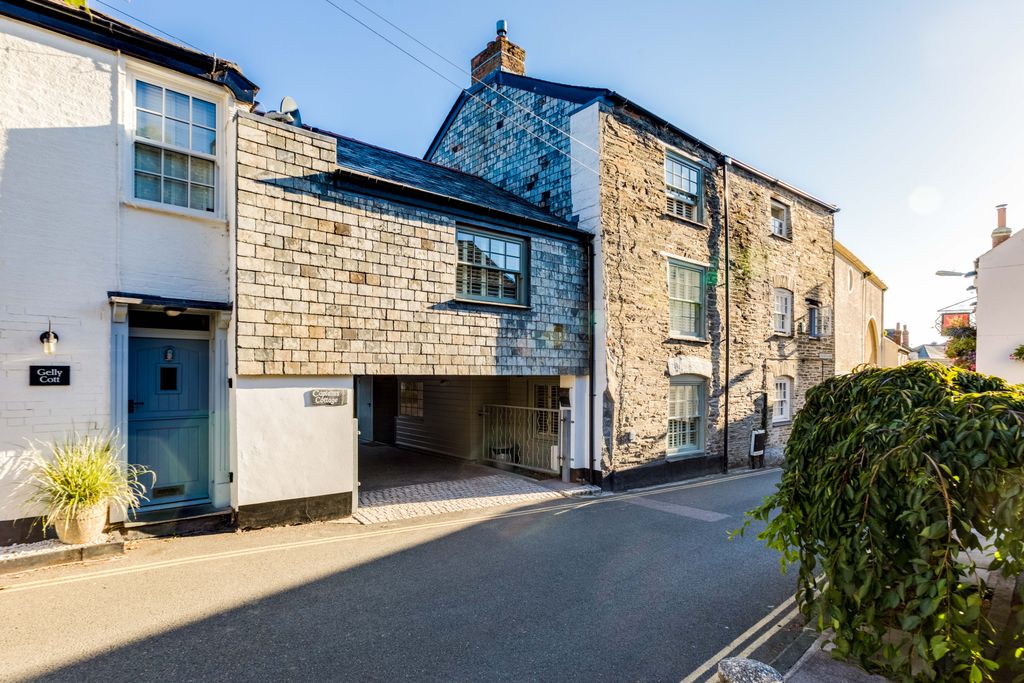 Property photo 1 of 24 Front