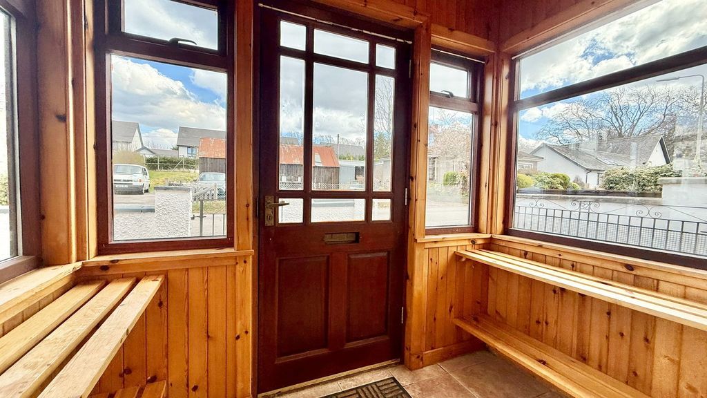 Property photo 3 of 28