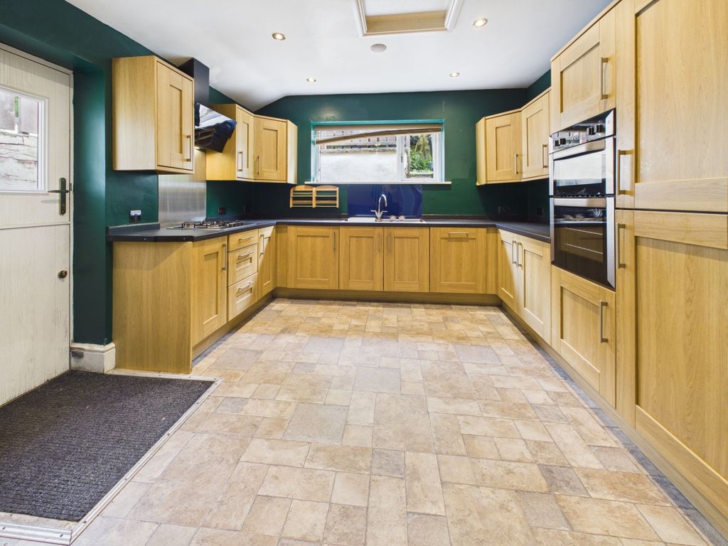 Property photo 3 of 17 Cam02093G0-Pr0102-Still007
