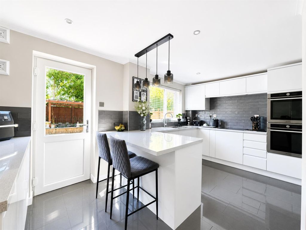 Property photo 2 of 19 Kitchen