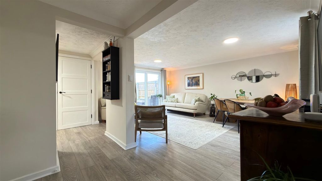 Property photo 2 of 14 Livingroom.Jpg