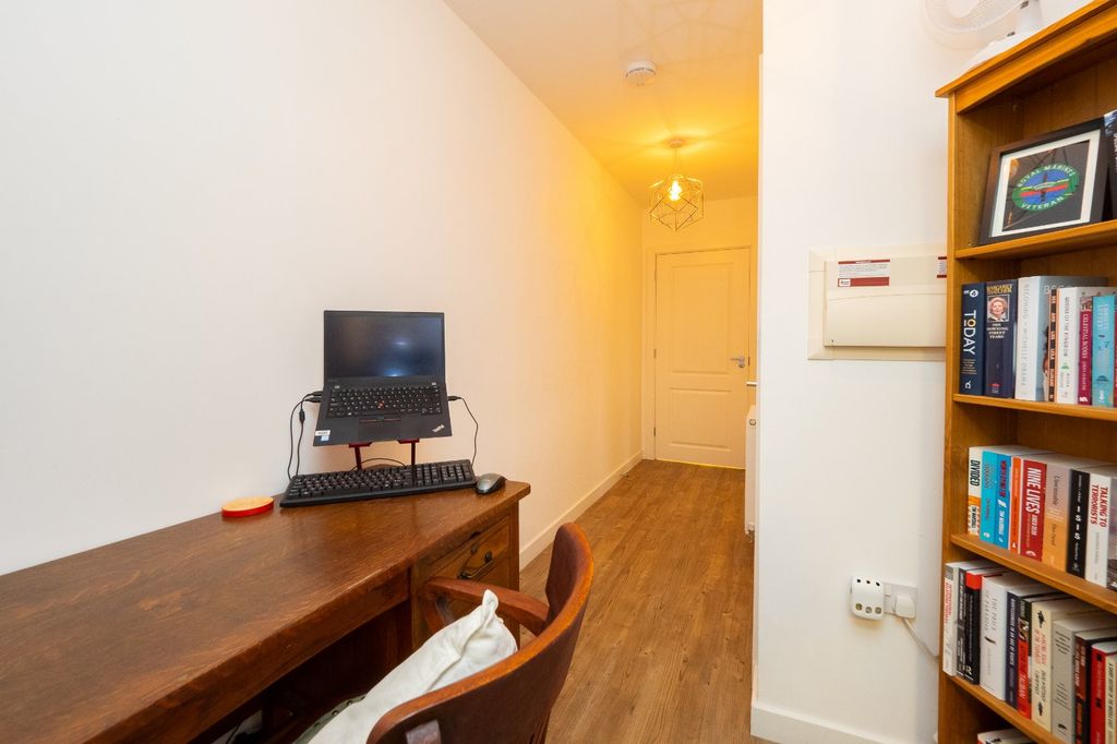 Property photo 3 of 12 Entrance Hall