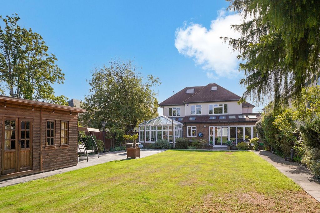 Property photo 2 of 33