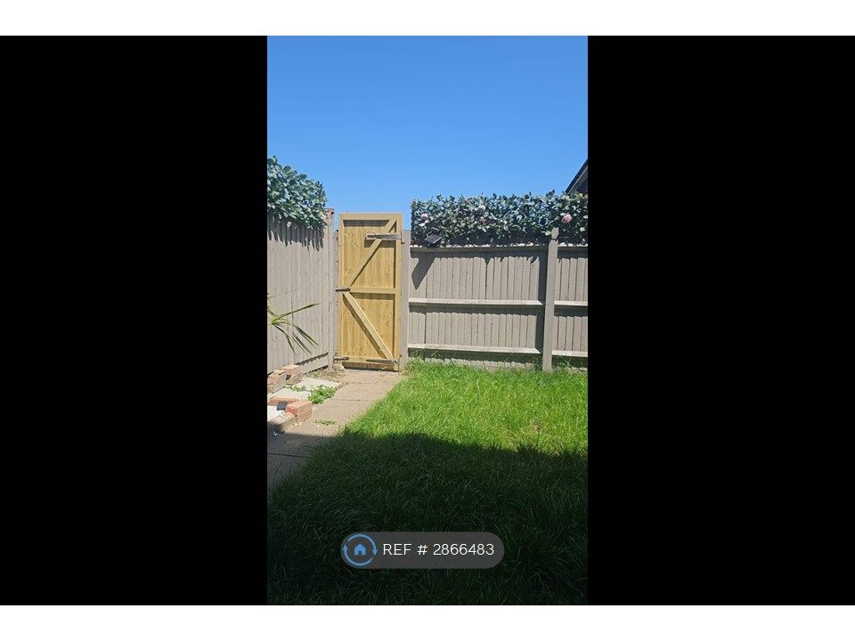 Property photo 2 of 9 Shared Space-Garden Rear