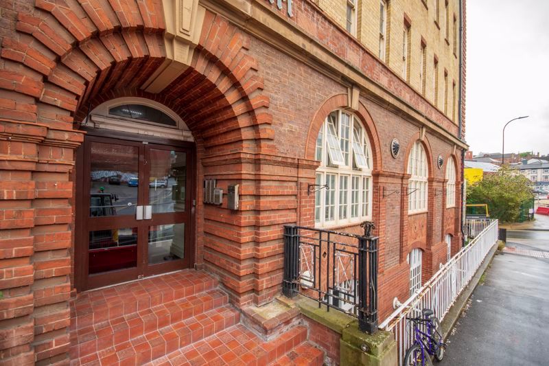 Property photo 1 of 12 External