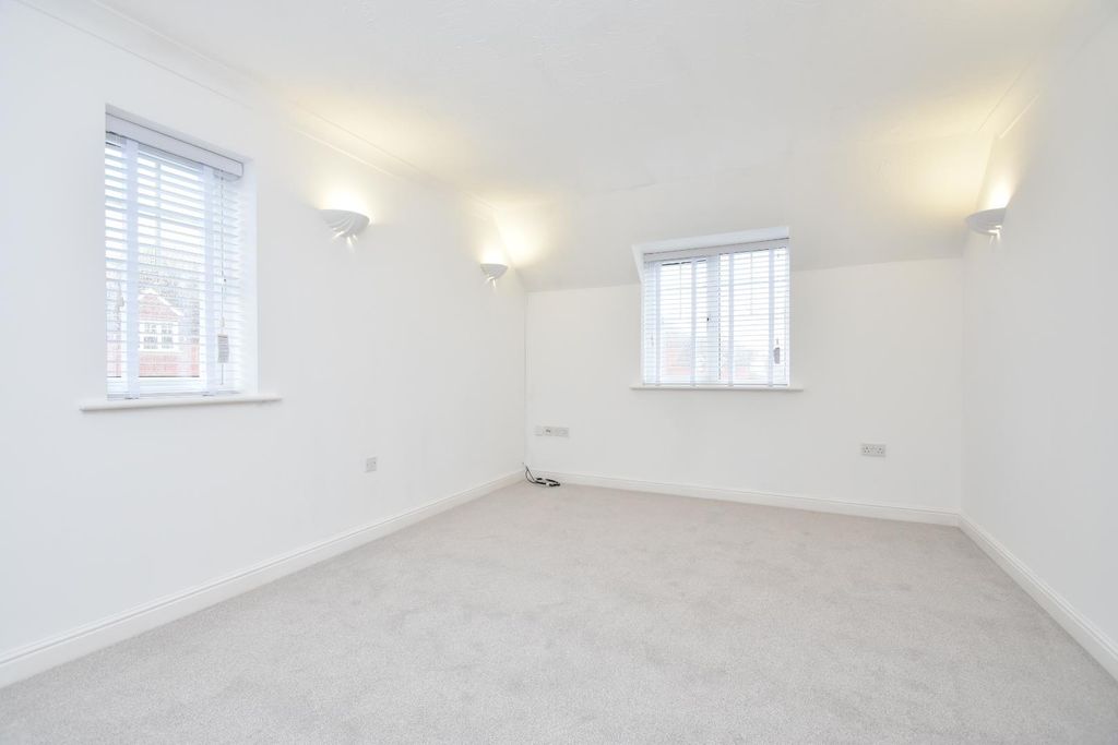 Property photo 2 of 10 Living Rom Dining Room