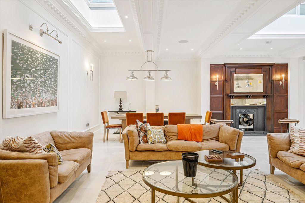 Property photo 3 of 24 Image