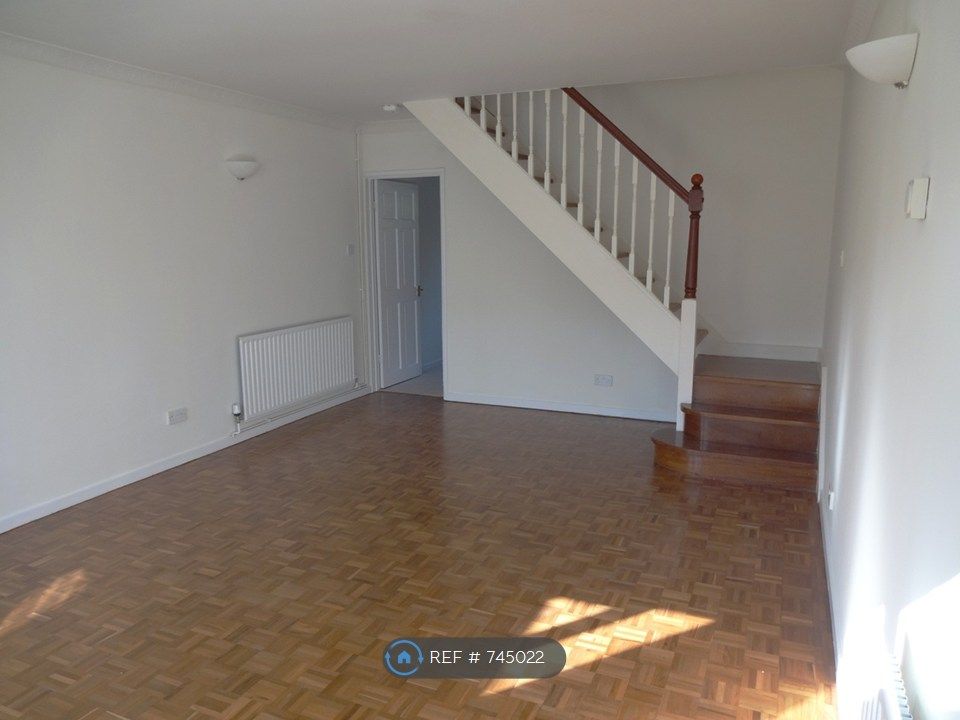 Property photo 2 of 10 Living-Room