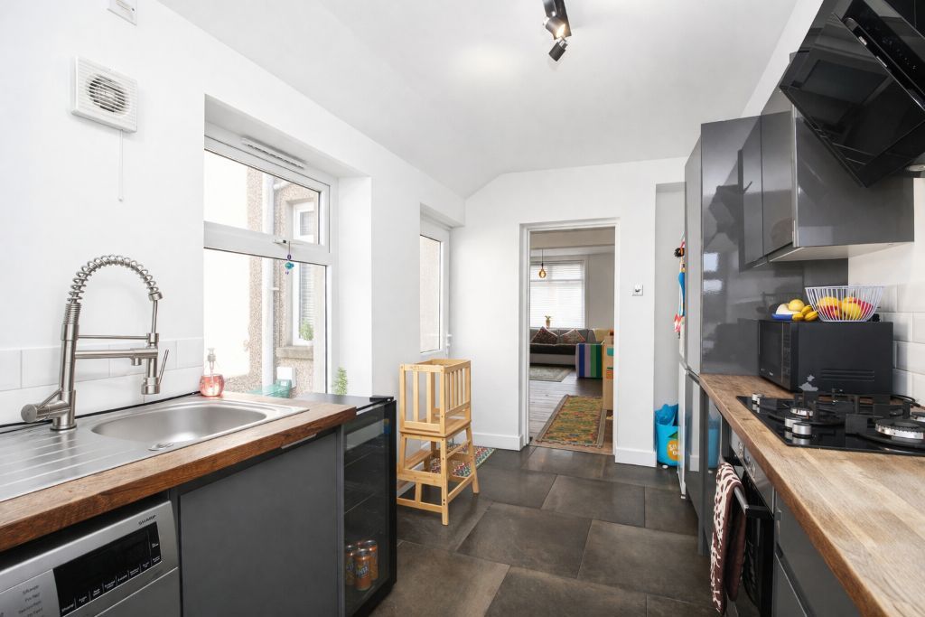 Property photo 2 of 12 Kitchen