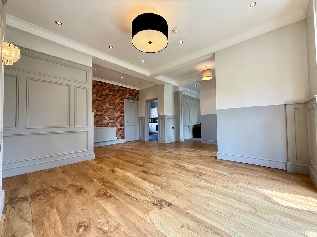 Property photo 2 of 11 Dining Room