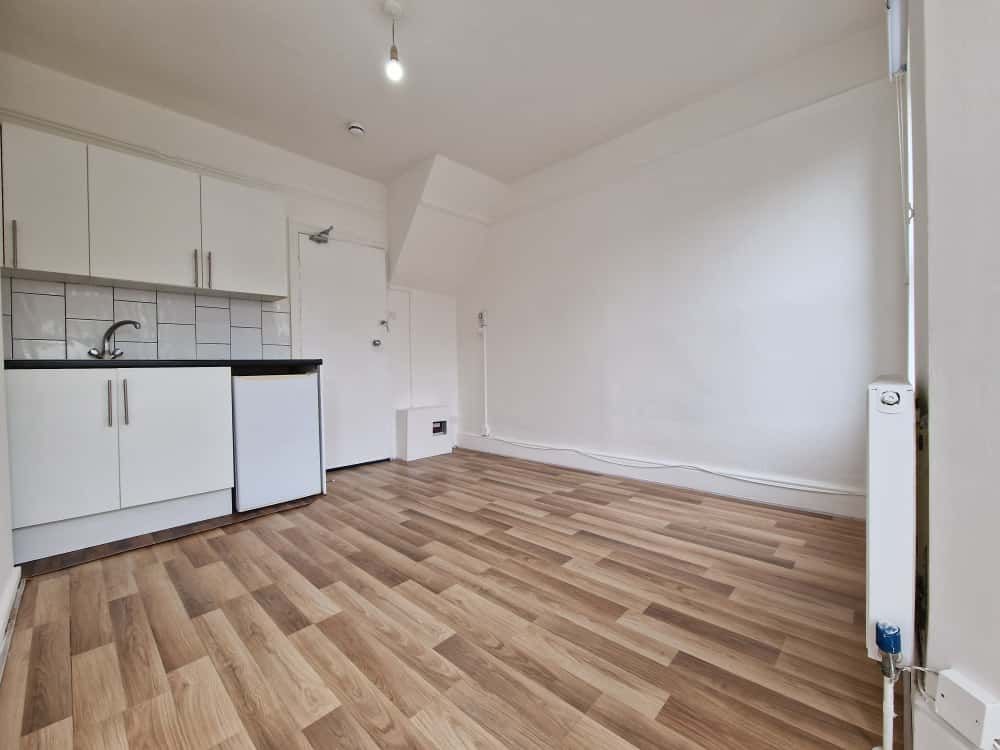 Property photo 3 of 5 Room