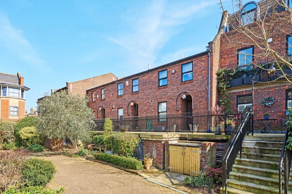 Property photo 1 of 8