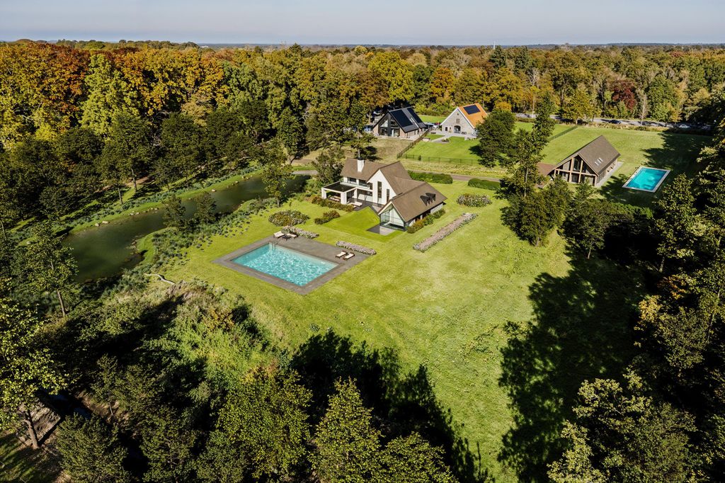 Property photo 3 of 35