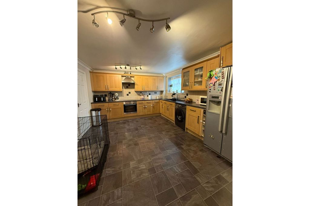 Property photo 2 of 14 Kitchen