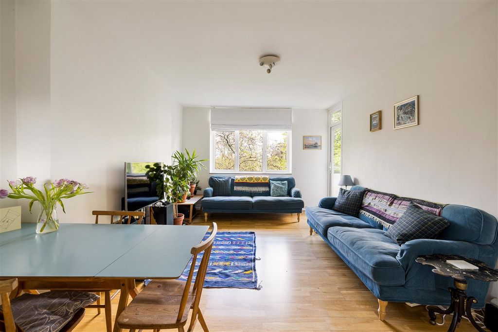 Property photo 1 of 29 Stewardstone Road, E2