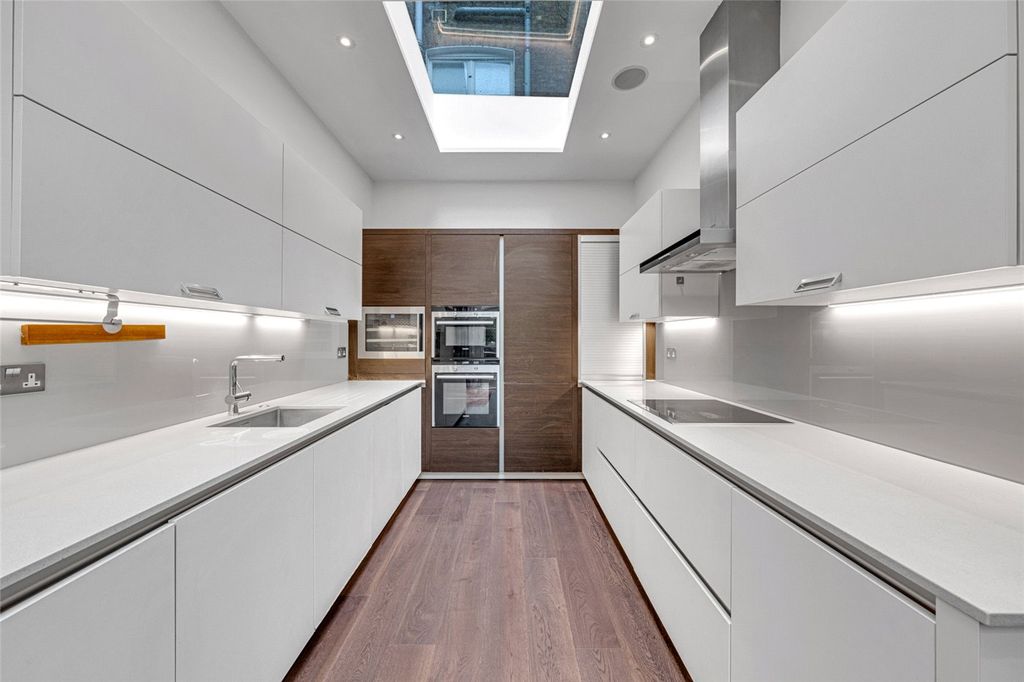 Property photo 2 of 21 Picture No. 23