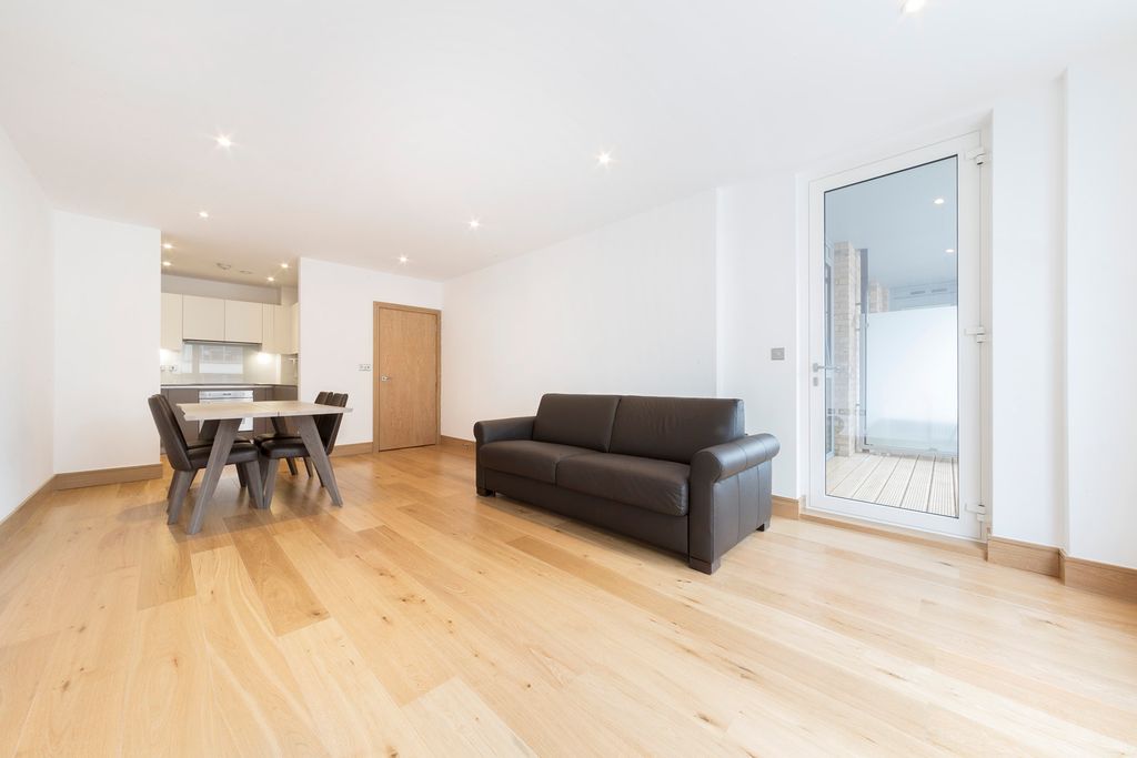 Property photo 2 of 10 Lounge 2