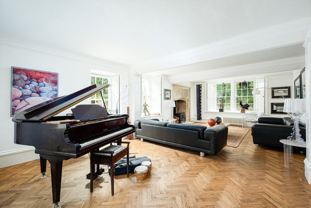 Property photo 3 of 26