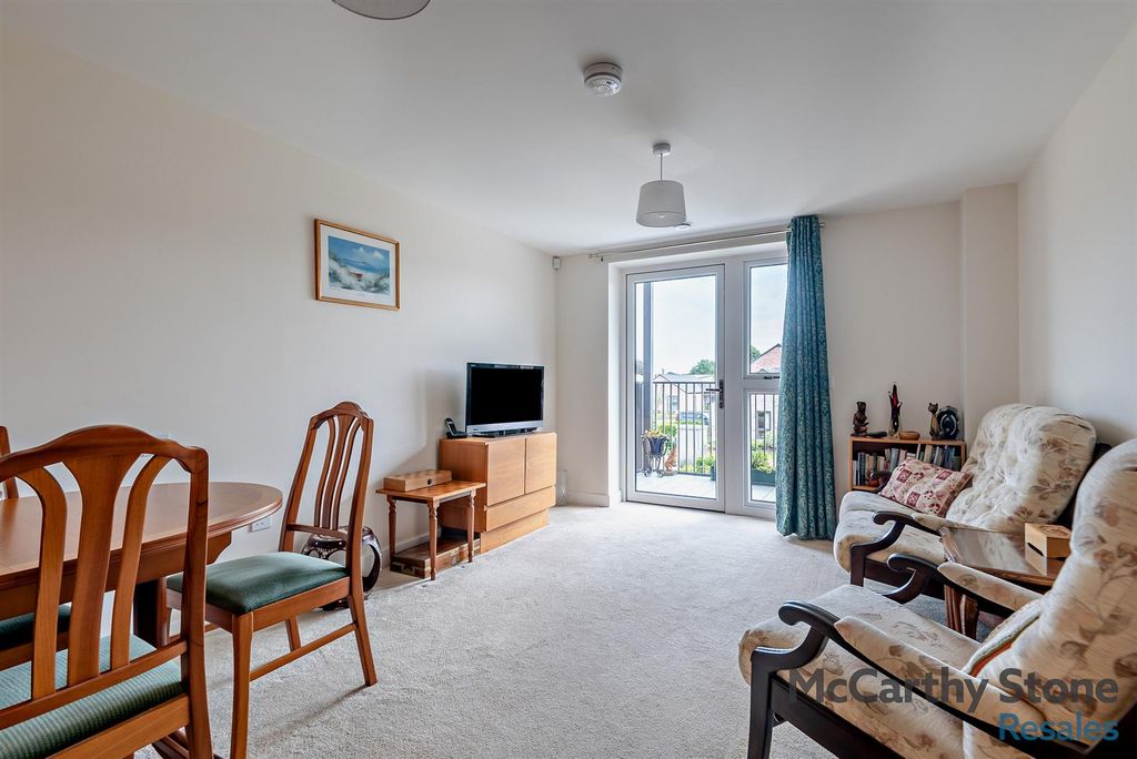 Property photo 3 of 31 8696975-Interior01-800.Jpg