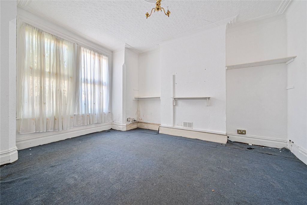 Property photo 3 of 21 Picture No. 12