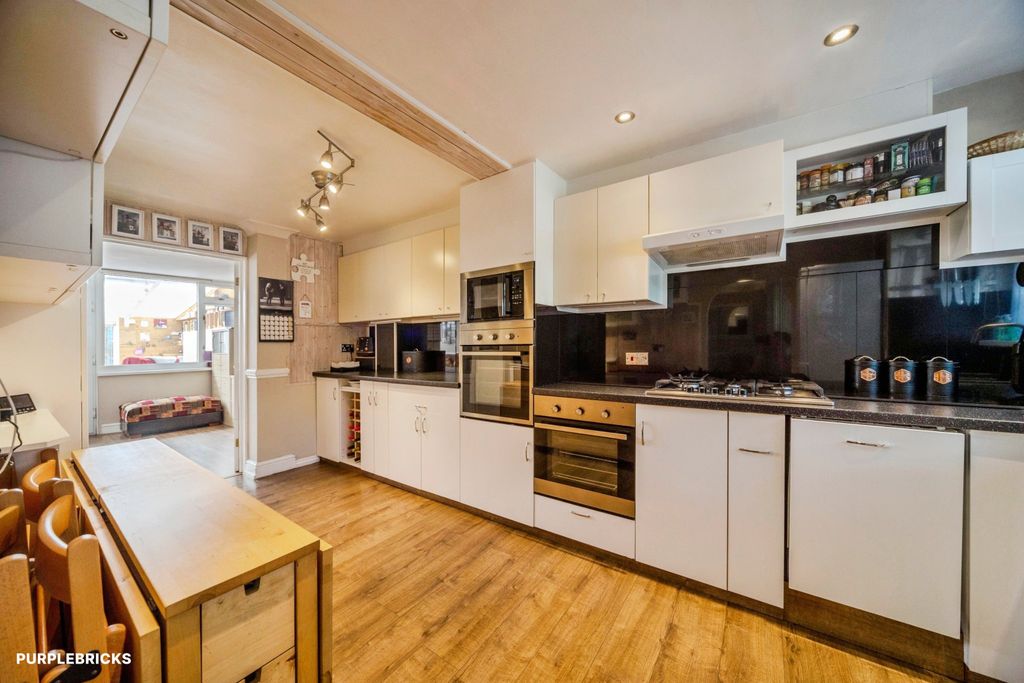 Property photo 2 of 43