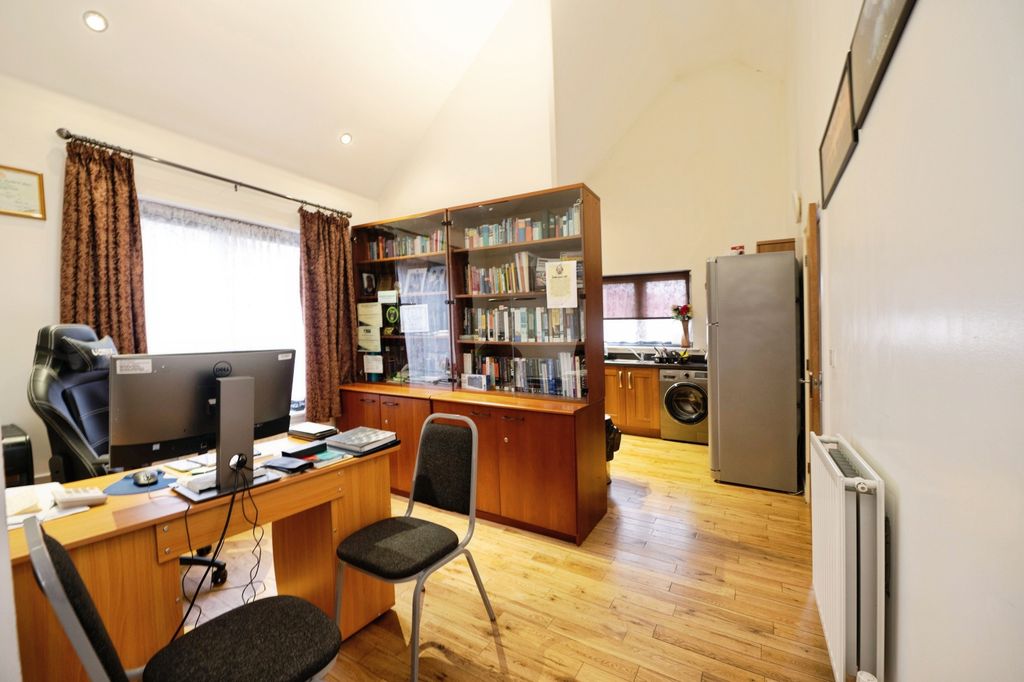 Property photo 2 of 20