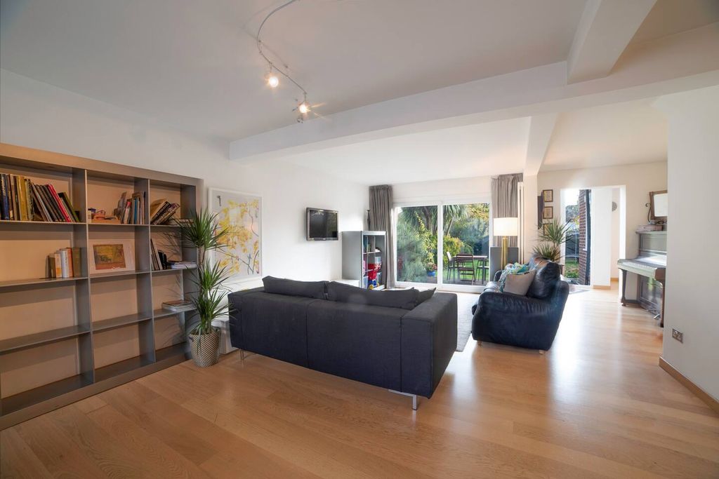 Property photo 1 of 5