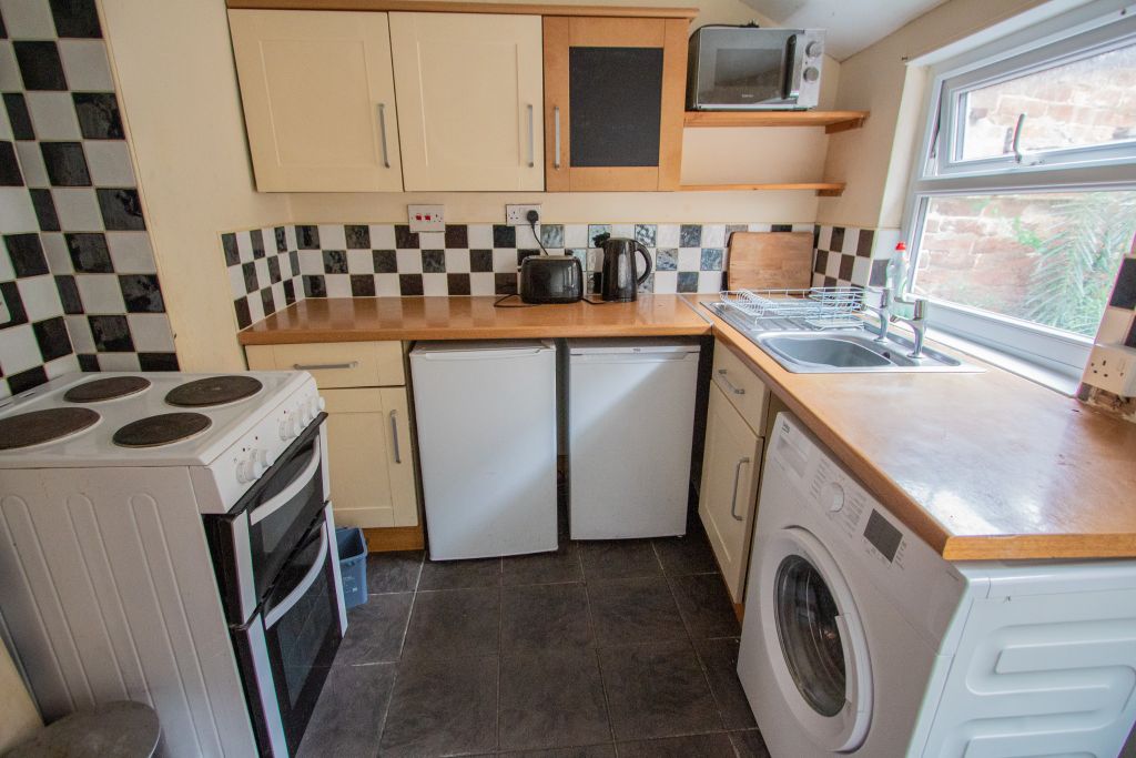 Property photo 2 of 9 Kitchen