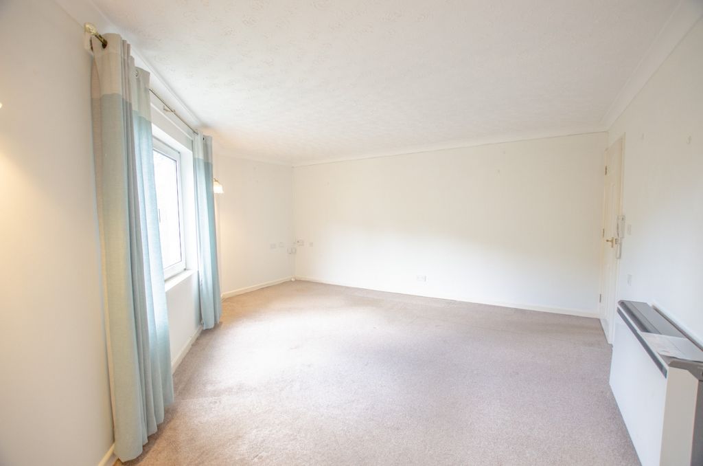Property photo 2 of 6 10 Burnards Court Tps Bodmin 01208 74182-9